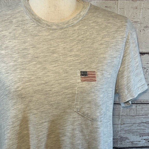 BRANDY MELVILLE T-Shirt Cropped with Pocket American Flag Gray-OS - Picture 2 of 3